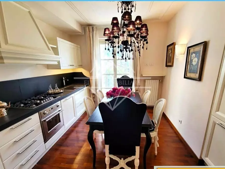 Immagine 1 di Appartamento in vendita  a Massa