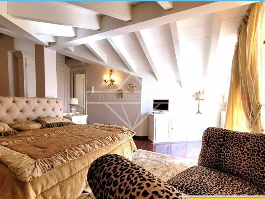 Immagine 19 di Appartamento in vendita  a Massa