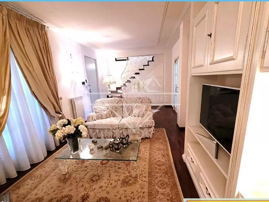 Immagine 3 di Appartamento in vendita  a Massa