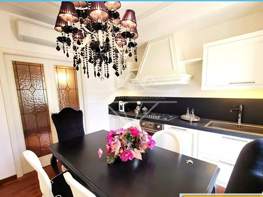 Immagine 2 di Appartamento in vendita  a Massa