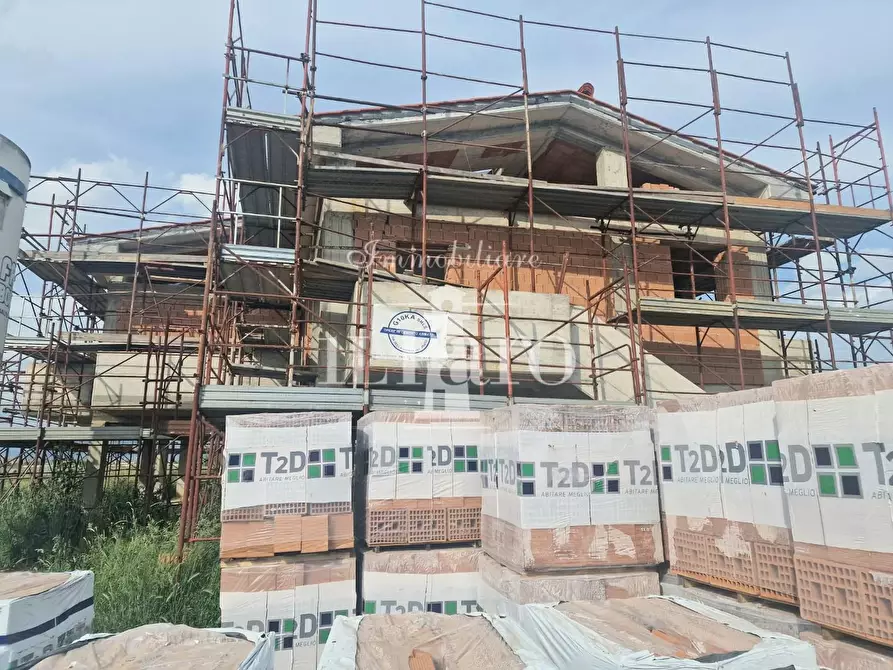 Immagine 1 di Villetta a schiera in vendita  a Campi Bisenzio