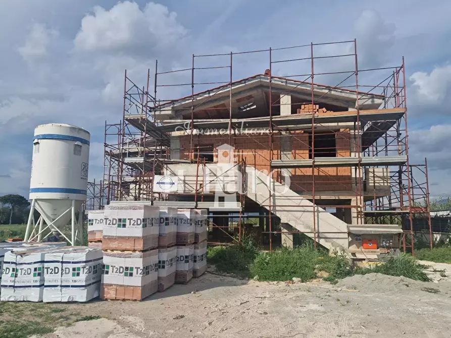 Immagine 2 di Villetta a schiera in vendita  a Campi Bisenzio