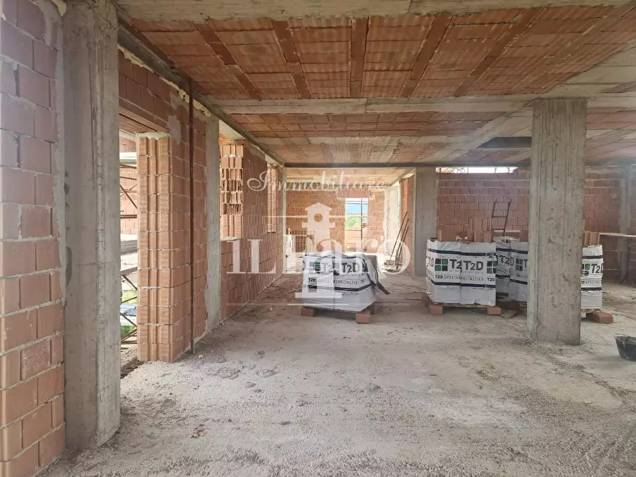 Immagine 12 di Villetta a schiera in vendita  a Campi Bisenzio