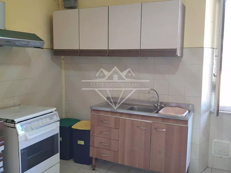 Immagine 4 di Appartamento in affitto  a Carrara