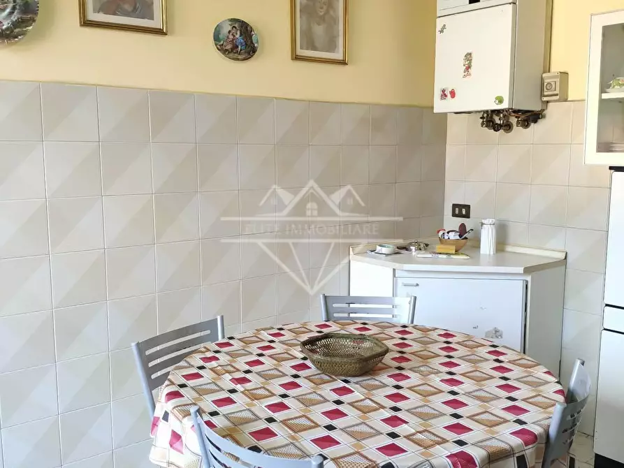 Immagine 5 di Appartamento in affitto  a Carrara