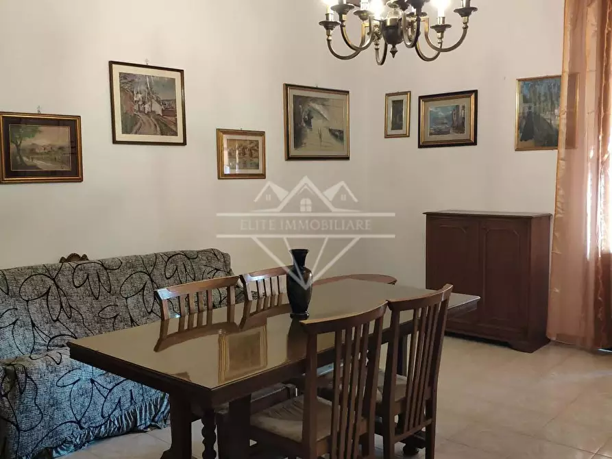 Immagine 1 di Appartamento in affitto  a Carrara