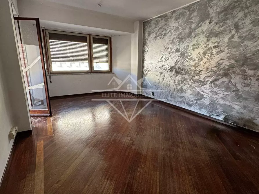 Immagine 2 di Appartamento in vendita  a Carrara