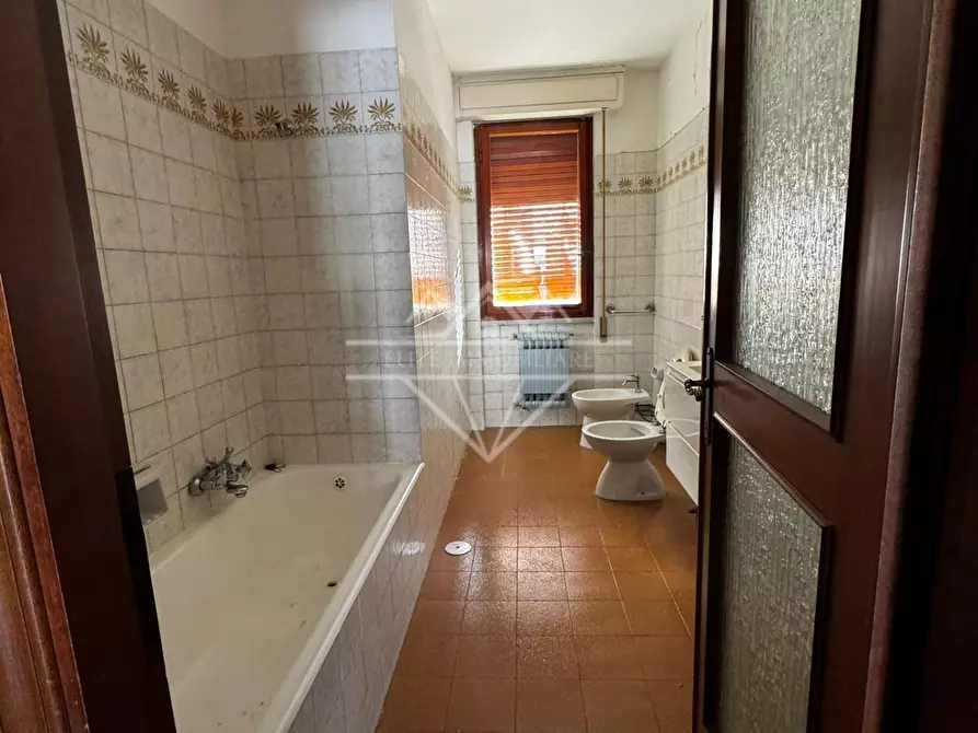 Immagine 11 di Appartamento in vendita  a Carrara