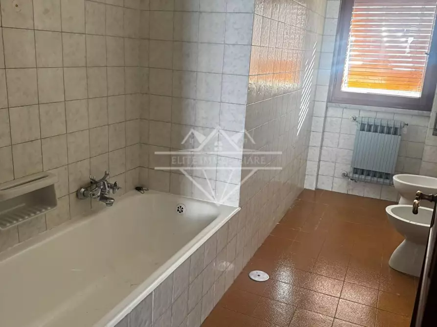 Immagine 12 di Appartamento in vendita  a Carrara