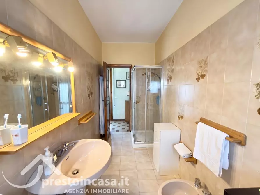 Immagine 19 di Appartamento in vendita  a Viareggio