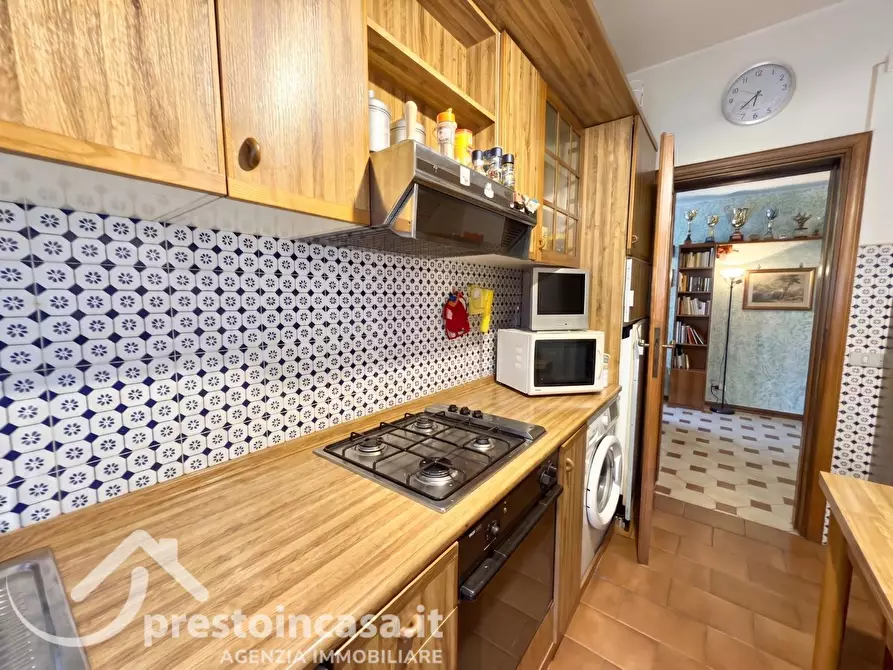 Immagine 9 di Appartamento in vendita  a Viareggio