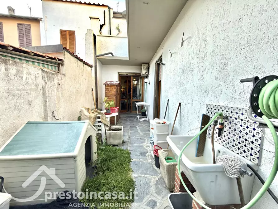 Immagine 22 di Appartamento in vendita  a Viareggio