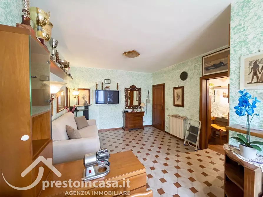 Immagine 2 di Appartamento in vendita  a Viareggio