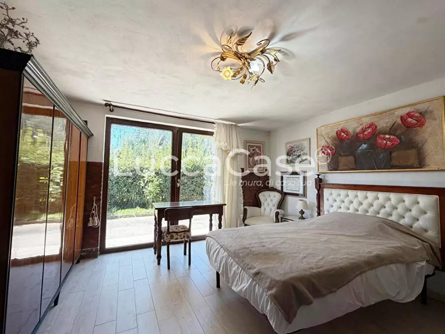 Immagine 38 di Villa in vendita  a Capannori
