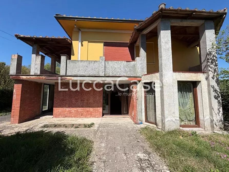 Immagine 2 di Villa in vendita  a Capannori