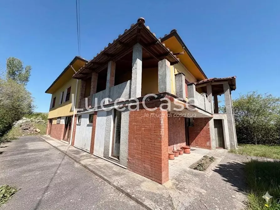 Immagine 46 di Villa in vendita  a Capannori