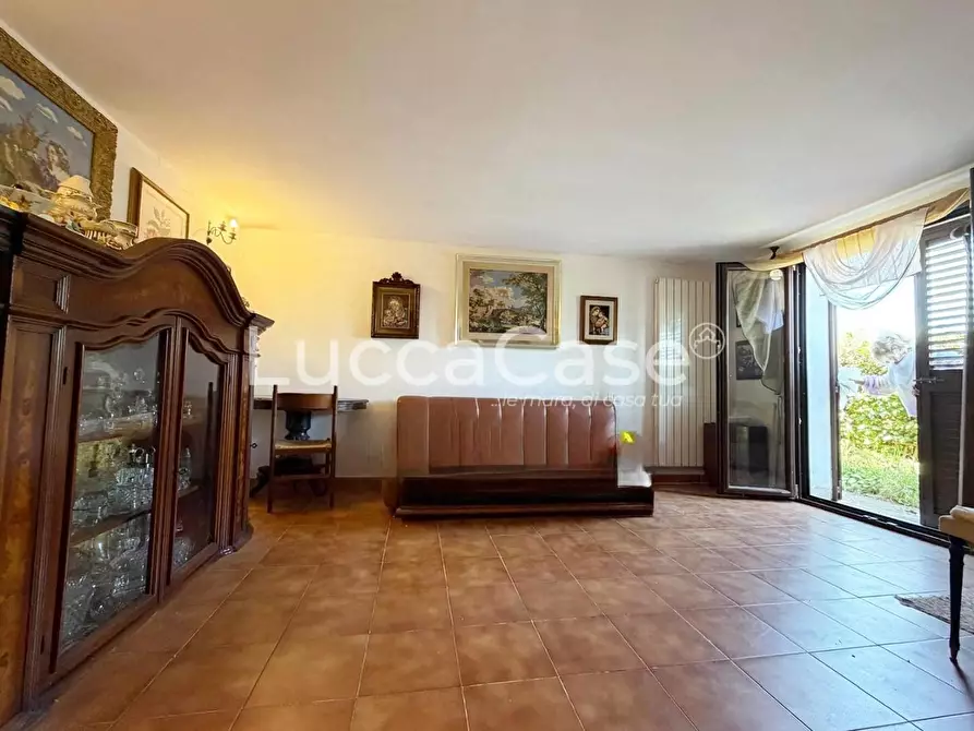 Immagine 34 di Villa in vendita  a Capannori