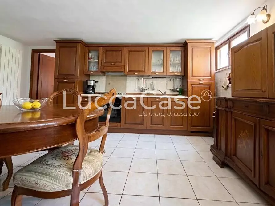 Immagine 31 di Villa in vendita  a Capannori