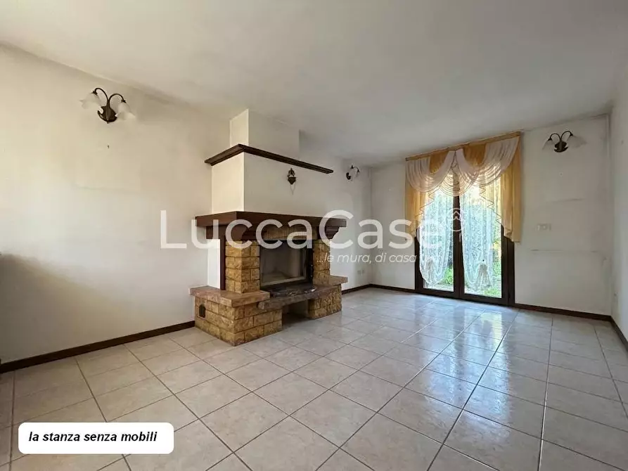 Immagine 28 di Villa in vendita  a Capannori