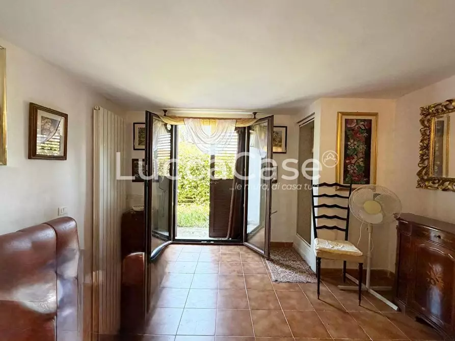 Immagine 35 di Villa in vendita  a Capannori