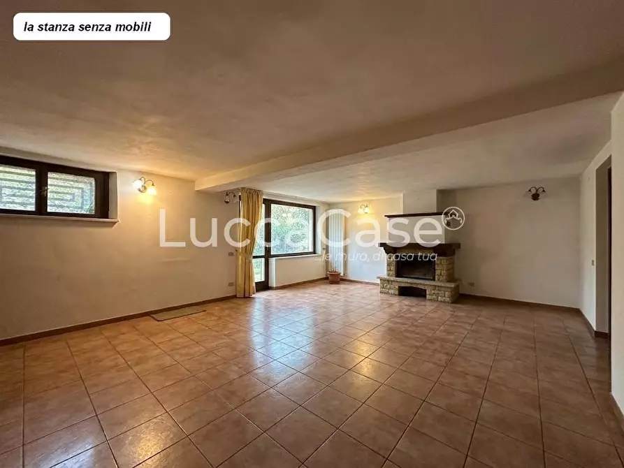 Immagine 27 di Villa in vendita  a Capannori