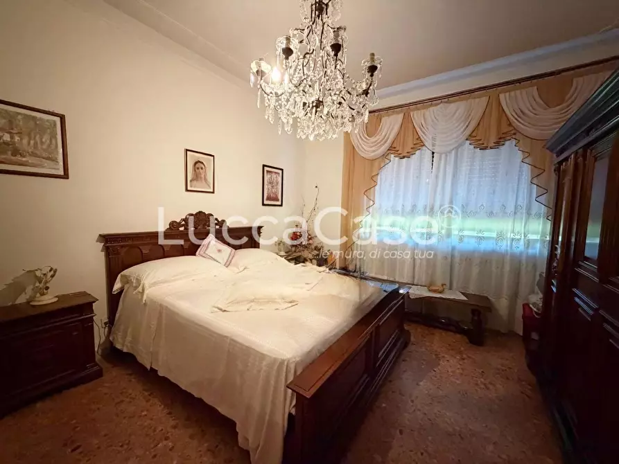 Immagine 19 di Villa in vendita  a Capannori