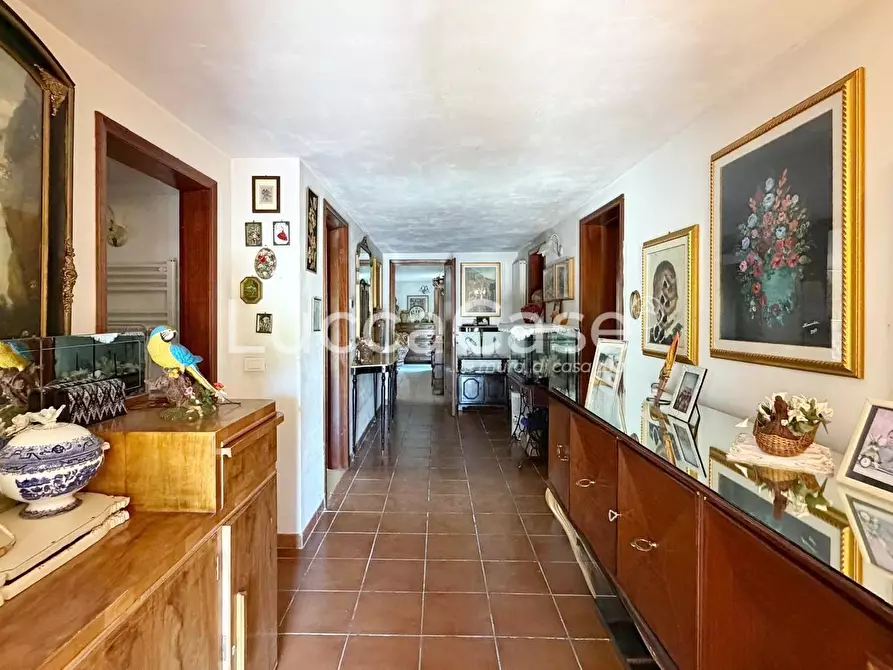 Immagine 43 di Villa in vendita  a Capannori