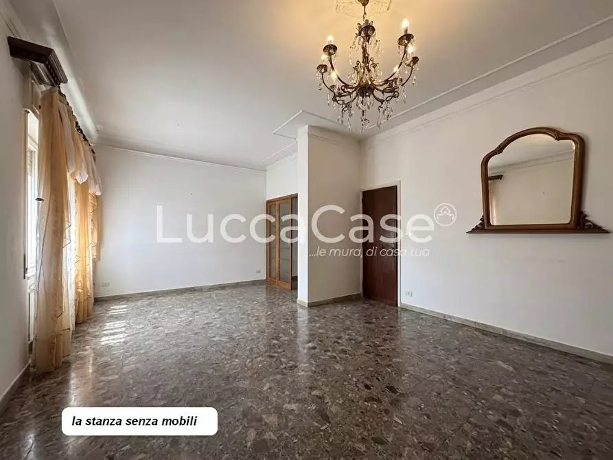 Immagine 3 di Villa in vendita  a Capannori