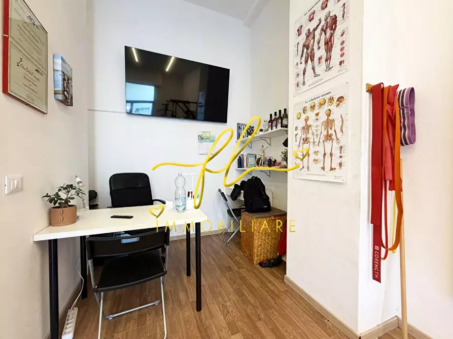 Immagine 1 di Locale commerciale in vendita  a Cecina