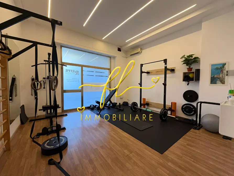 Immagine 2 di Locale commerciale in vendita  a Cecina