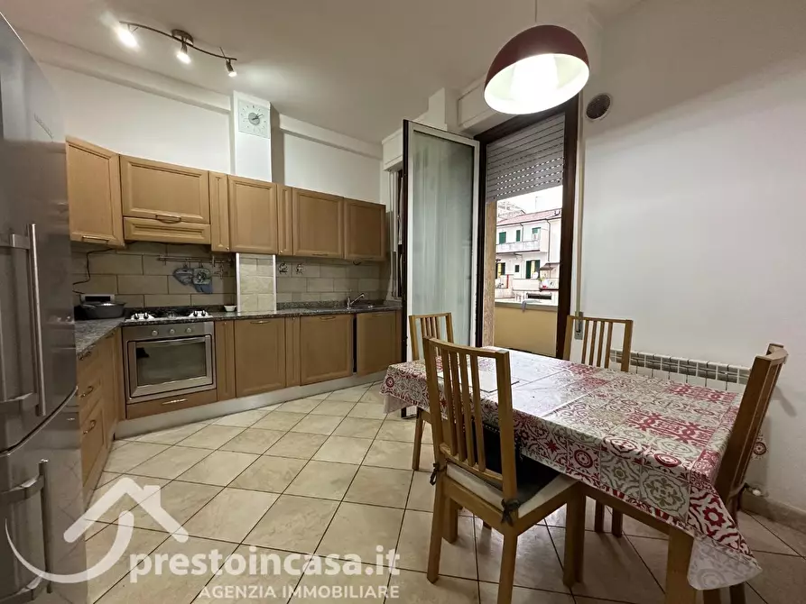 Immagine 3 di Appartamento in vendita  a Viareggio