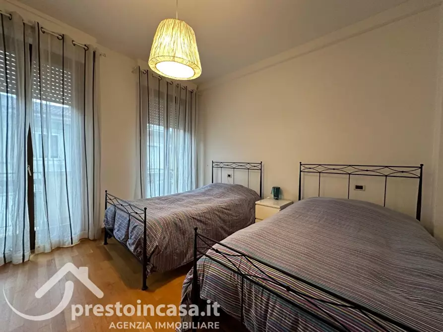 Immagine 11 di Appartamento in vendita  a Viareggio