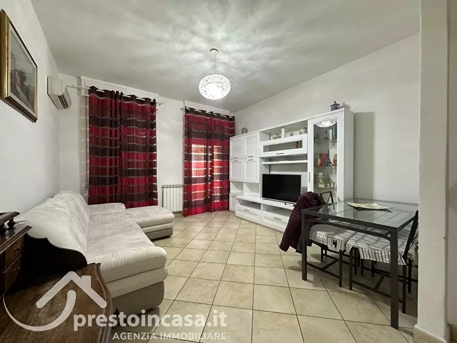 Immagine 1 di Appartamento in vendita  a Viareggio