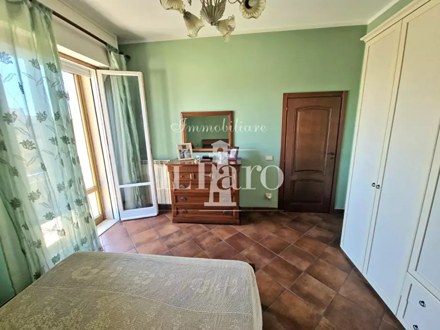 Immagine 17 di Appartamento in vendita  a Campi Bisenzio