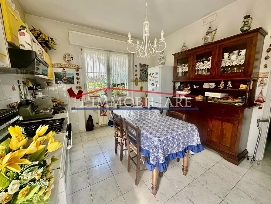 Immagine 15 di Casa semindipendente in vendita  a Massa