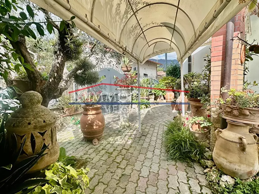 Immagine 10 di Casa semindipendente in vendita  a Massa