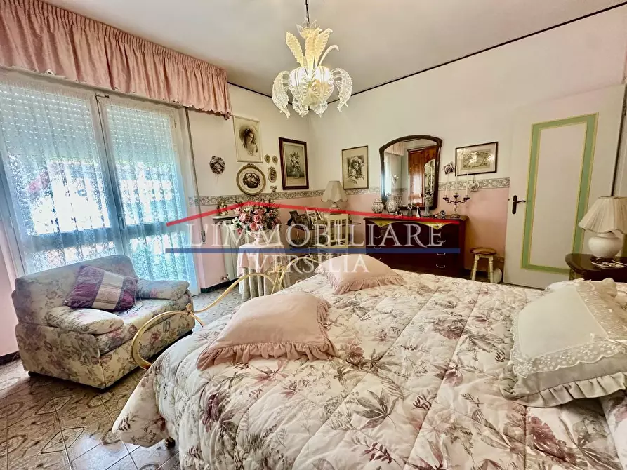 Immagine 21 di Casa semindipendente in vendita  a Massa