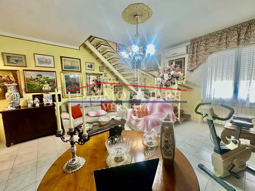 Immagine 17 di Casa semindipendente in vendita  a Massa