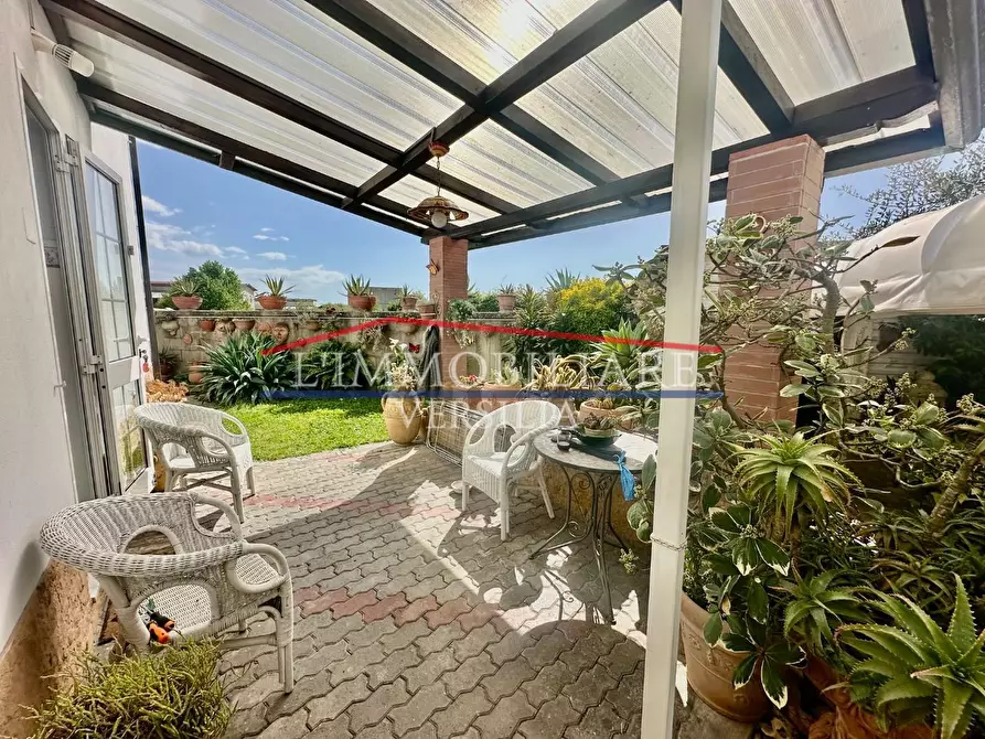 Immagine 1 di Casa semindipendente in vendita  a Massa