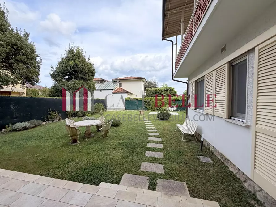 Immagine 41 di Casa indipendente in affitto  a Pietrasanta