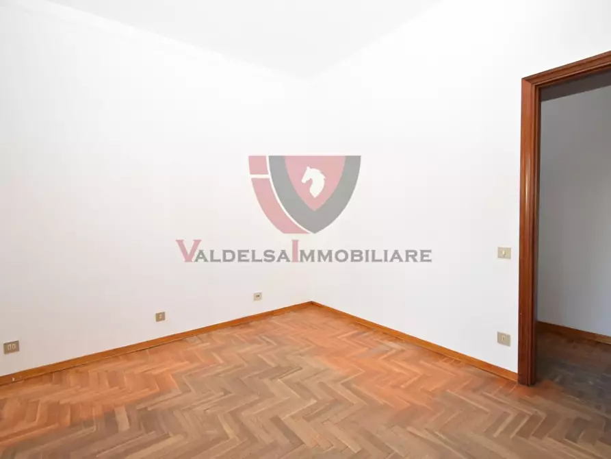 Immagine 21 di Appartamento in vendita  a Colle Di Val D'elsa