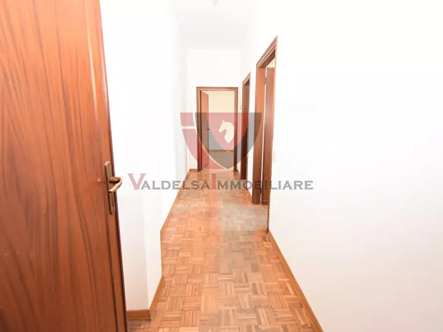 Immagine 15 di Appartamento in vendita  a Colle Di Val D'elsa