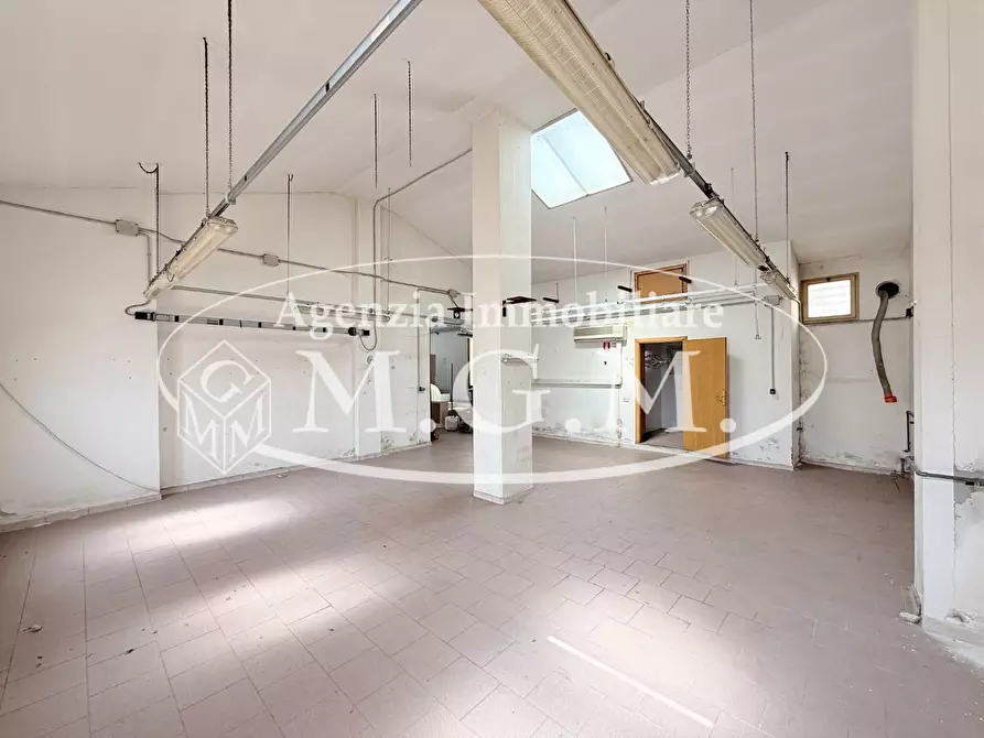 Immagine 1 di Laboratorio in vendita  a Santa Maria A Monte