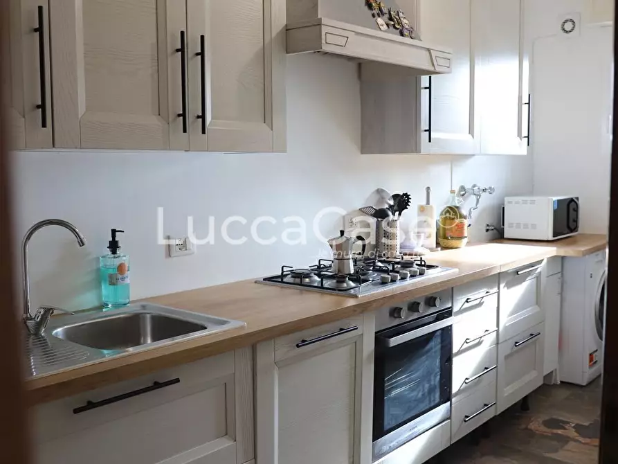 Immagine 5 di Appartamento in vendita  a Camaiore