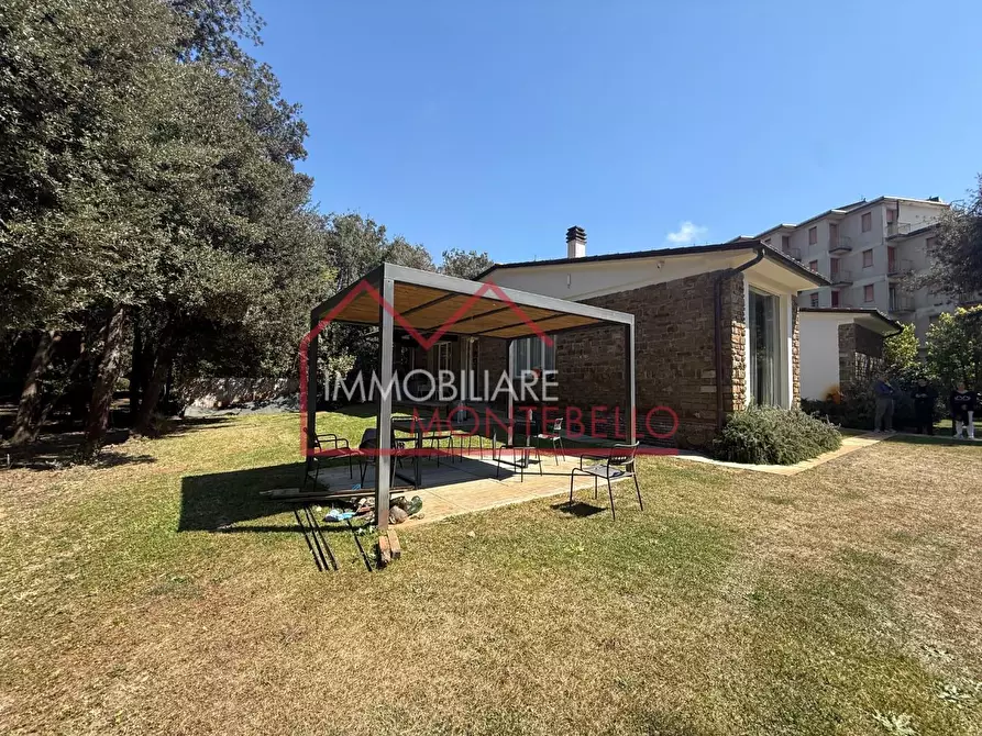 Immagine 47 di Villa in vendita  a Pietrasanta