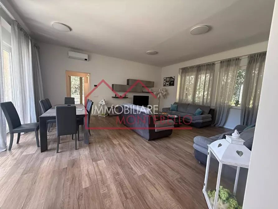 Immagine 38 di Villa in vendita  a Pietrasanta