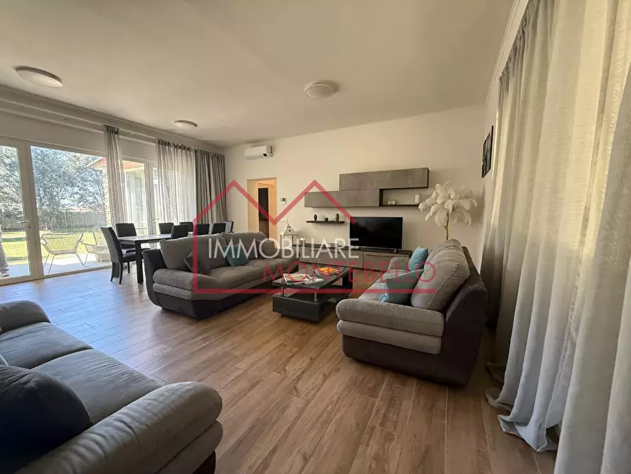 Immagine 36 di Villa in vendita  a Pietrasanta