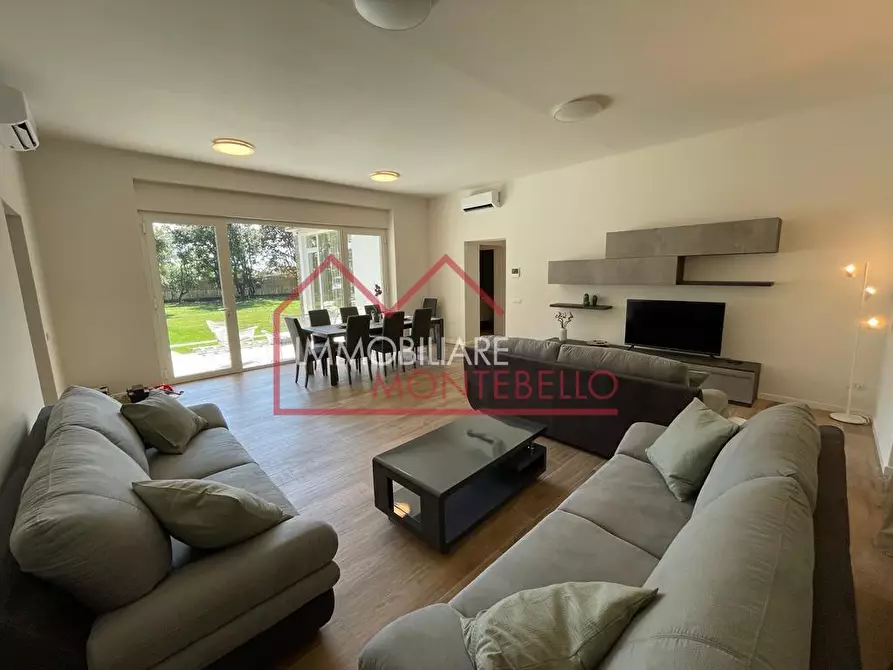 Immagine 52 di Villa in vendita  a Pietrasanta