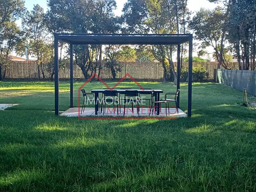 Immagine 4 di Villa in vendita  a Pietrasanta