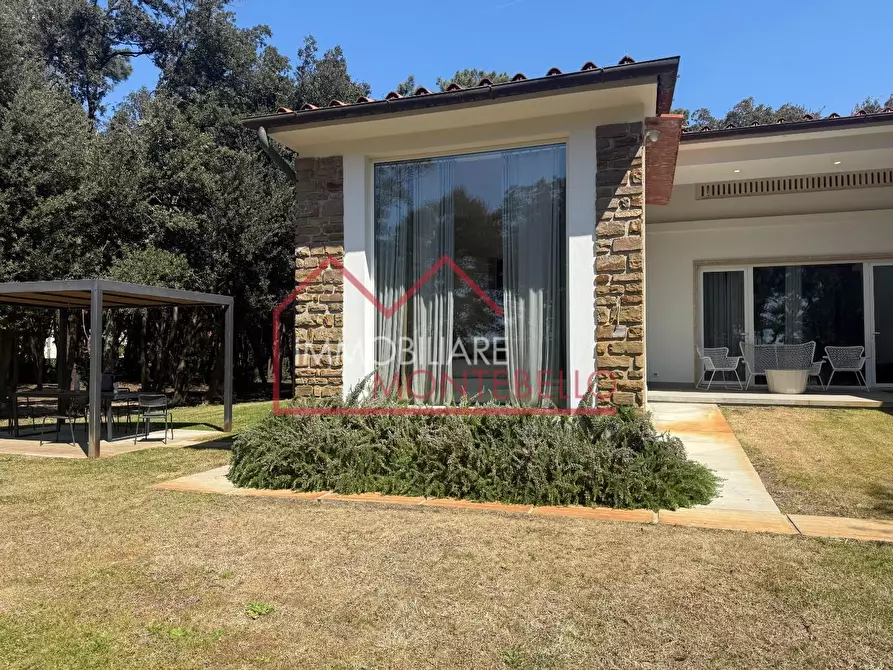 Immagine 46 di Villa in vendita  a Pietrasanta